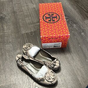 Tory Burch Reva Flats Faux SnakeSkin Neutral Sz 5